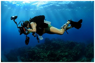 عکاسی زیر آب | تفریحات آبی قشم| گشتانو: رزرو تفریحات آبی قشم|گشتانو:گردشگری در قشم