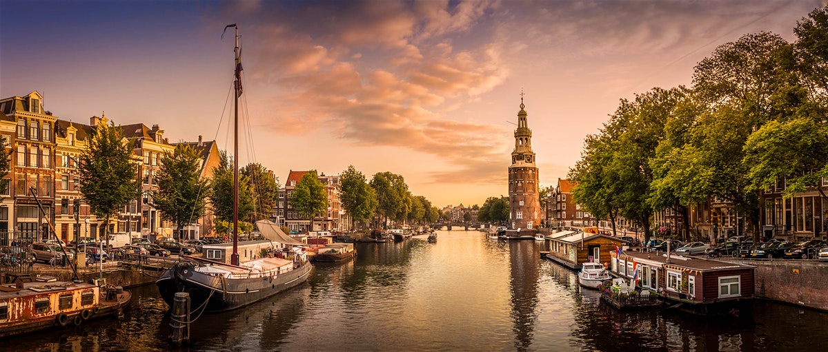 لیدر آمستردام |رزرو آنلاین تور لیدر آمستردام و مترجم و راهنمای محلی آمستردام با کمترین قیمت