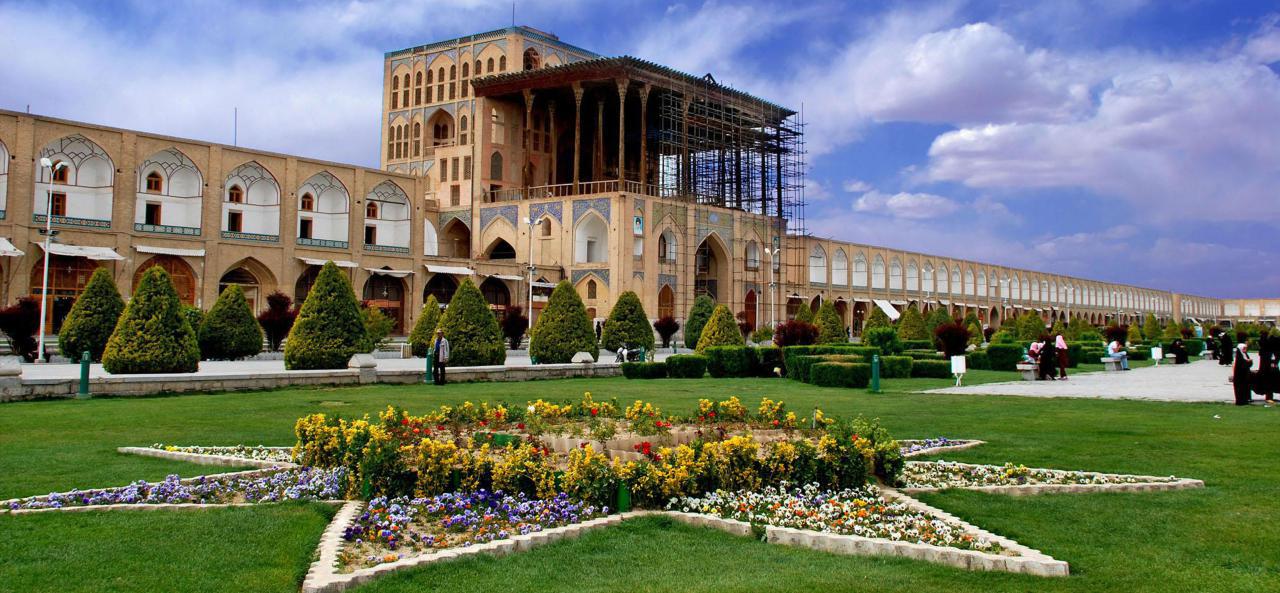 مرشد سیاحی فی اصفهان | كتاب دليل الخصوصية في اصفهان دفع على الرحلة