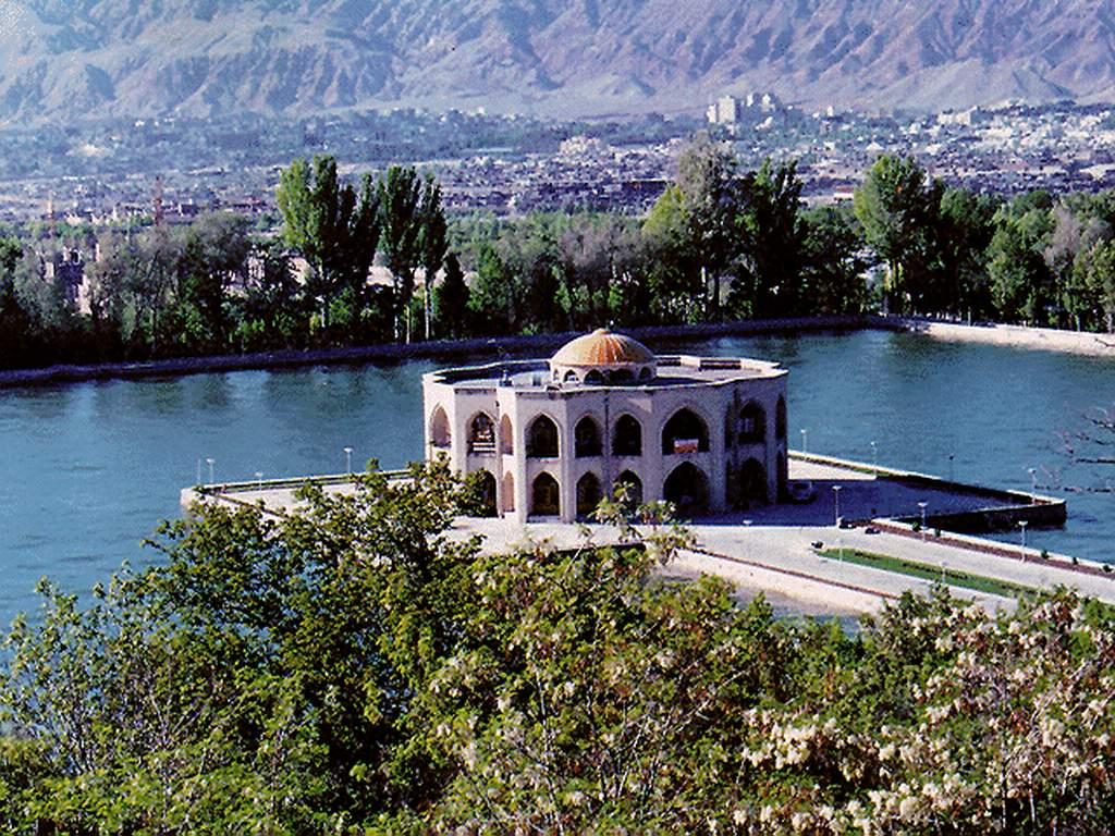 مرشد سیاحی فی تبریز | كتاب دليل الخصوصية في تبریز دفع على الرحلة